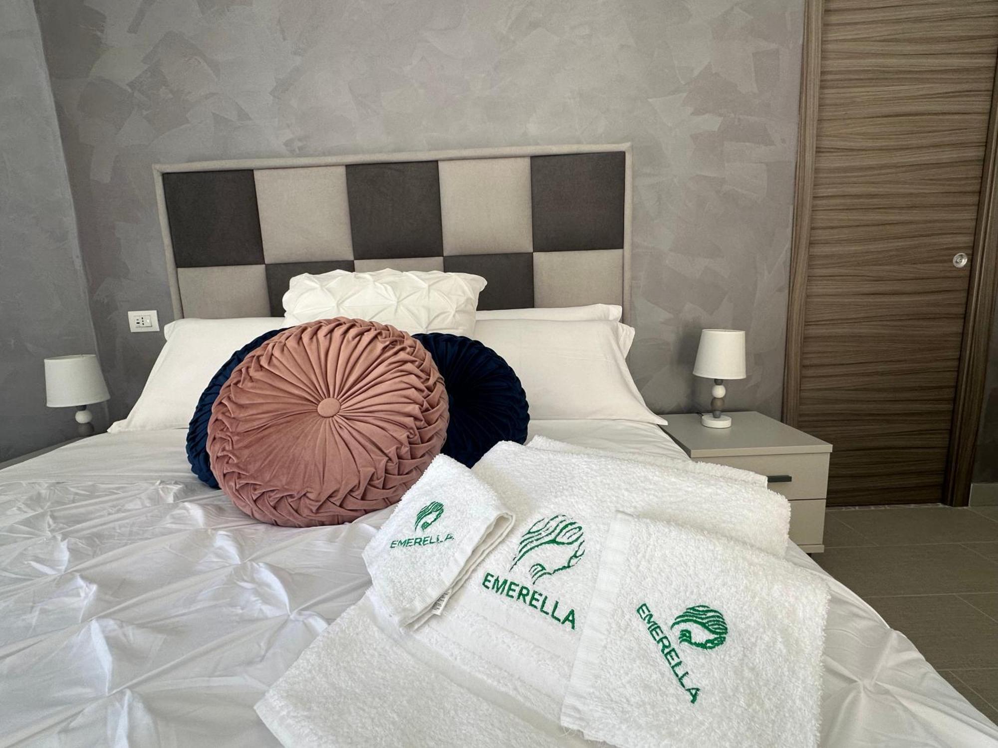 Emerella Luxury Suites-Siderno Lungomare Exterior foto